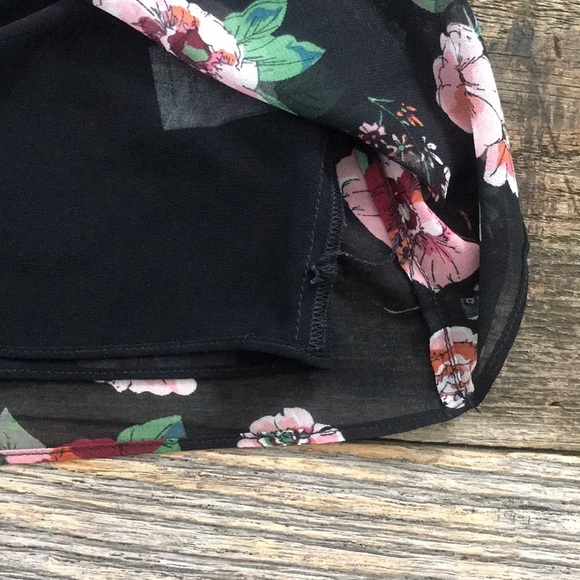 CAbi Garden Black Floral Blouse Size Medium - Picture 7 of 9